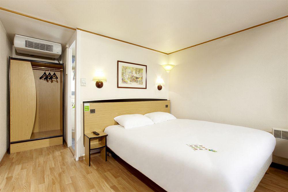 Campanile Pontarlier Hotel Room photo